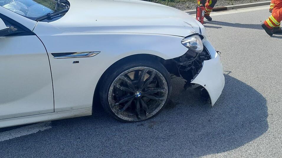 Wegen des Unfalls war die B15n rund anderthalb Stunden gesperrt.