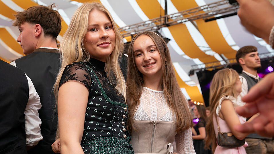 Das sind die Partybilder vom Dienstag, 12. August, aus dem Festzelt Nothaft. Das sind die Partybilder vom Dienstag, 12. August, aus dem Festzelt Nothaft.