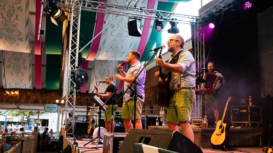 Die Partybilder vom Donnerstag, 13. August, aus dem Festzelt Weckmann. Die Partybilder vom Donnerstag, 13. August, aus dem Festzelt Weckmann.