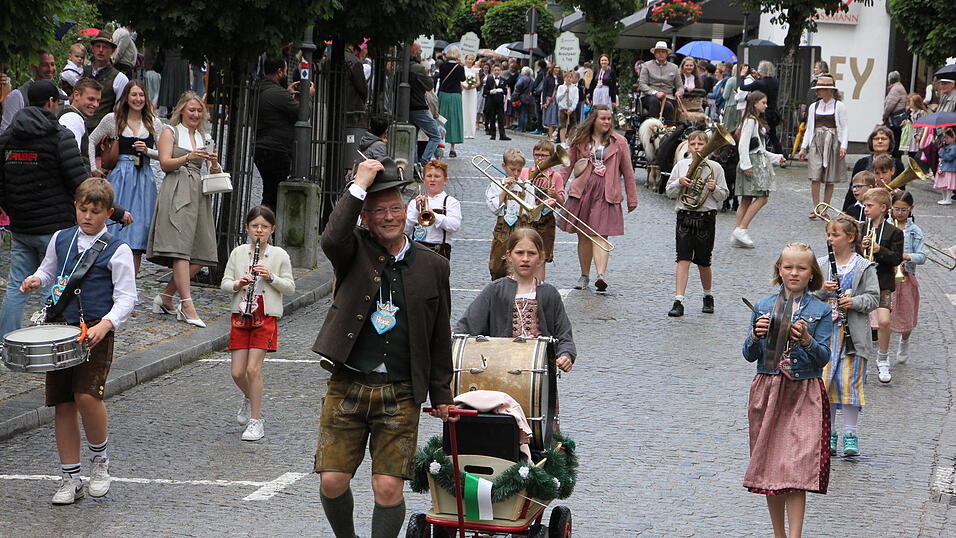 Das war der Bierzelteinzug beim Bad Kötztinger Pfingstvolksfest 2025. Das war der Bierzelteinzug beim Bad Kötztinger Pfingstvolksfest 2025.