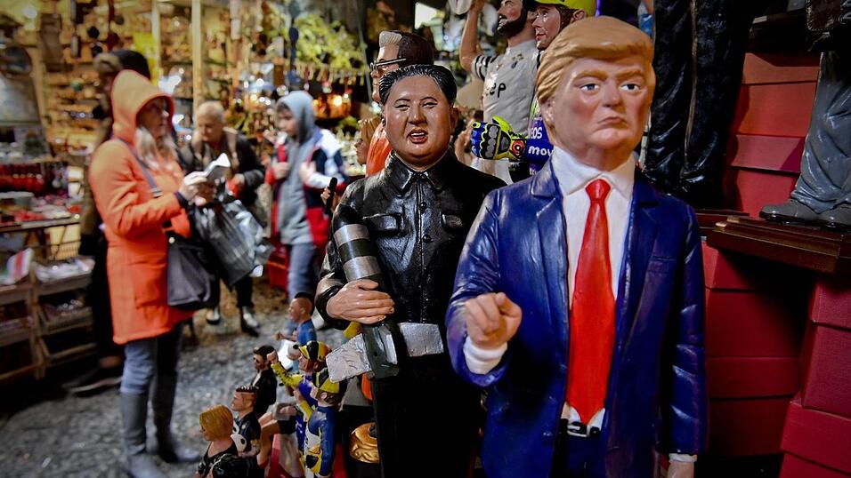 US-Pr&auml;sident Donald Trump und Nordkoreas Machthaber Kim Jong Un in Neapel als Krippenfigur. (Archivbild)
