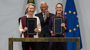 Das Abkommen soll auch den Handel zwischen der EU und Lateinamerikas zweitgrößter Volkswirtschaft erleichtern. Das Abkommen soll auch den Handel zwischen der EU und Lateinamerikas zweitgrößter Volkswirtschaft erleichtern.