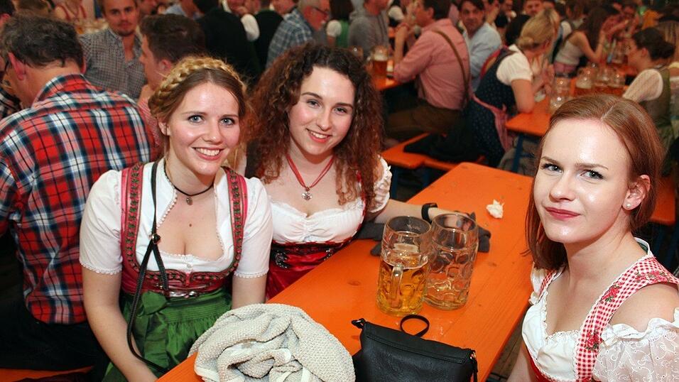 Die Fr&uuml;hjahrsdult 2017 in Landshut neigt sich dem Ende entgegen. Grund genug, noch einmal richtig in den Bierzelten zu feiern - abgerundet vom traditionellen Feuerwerk.