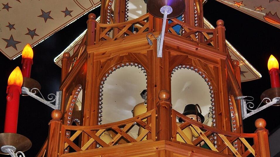 Bei einem schweren Unfall in der Gemeinde Frontenhausen sind zwei Menschen verletzt worden. Bei einem schweren Unfall in der Gemeinde Frontenhausen sind zwei Menschen verletzt worden.