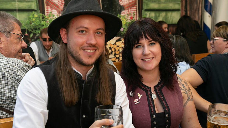 Die Partybilder vom Montag, 18. August, aus dem Festzelt Reisinger. Die Partybilder vom Montag, 18. August, aus dem Festzelt Reisinger.
