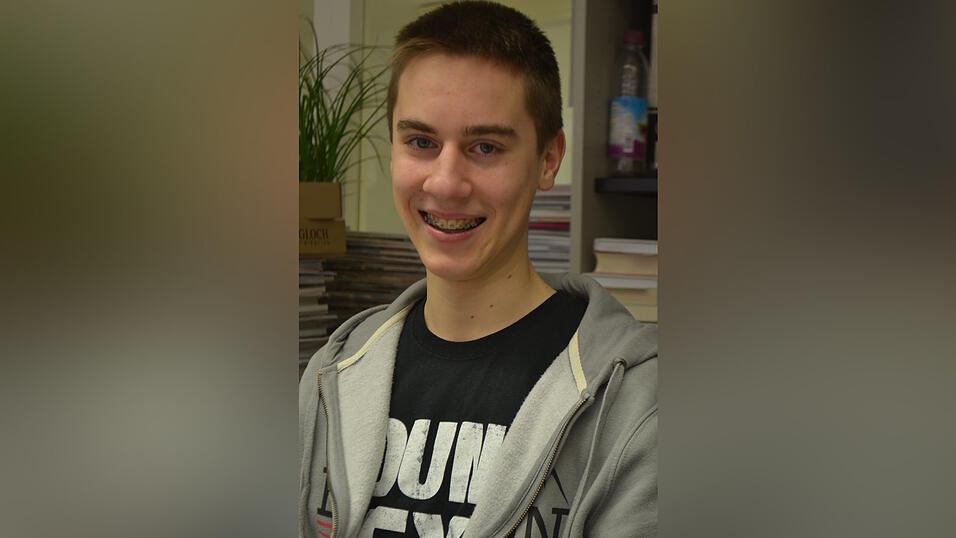 Michael Paintner (16) aus LandshutWie hei&szlig;t deine Lieblingsband?NickelbackWelchen Song kriegst du momentan nicht aus dem Ohr?'Edge of Revolution' aus dem neuen Album von Nickelback.Wo siehst du dich mit 20?Beim Studium in Deggendorf (Medientechnik) oder auf Welttournee (lacht). Wer ist dein musikalisches Vorbild?Daniel Adair von Nickelback.Welche Pizza gibt's bei Dir meistens aufs Teller?Hawaii.Was sagt dein bester Freund &uuml;ber eure Musik?'Geil!' (bester Freund = Flo) Was gibt's au&szlig;er Musik noch in deinem Leben?Basketball, Schwertkampf (historisches Fechten bei der Landshuter Hochzeit), Skifahren, Tanzen.Aufgabe: