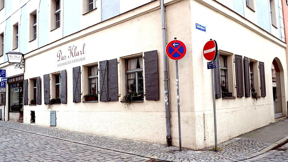 Das markante Hauseck mit dem traditionellen 'Klarl'-Schriftzug.