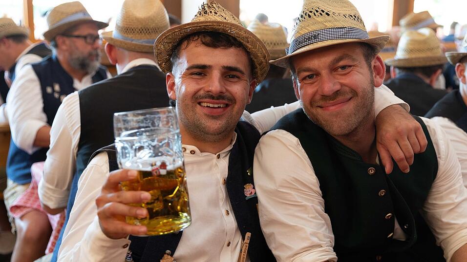 Die Partybilder vom Sonntag, 9. August, aus dem Festzelt Krönner. Die Partybilder vom Sonntag, 9. August, aus dem Festzelt Krönner.