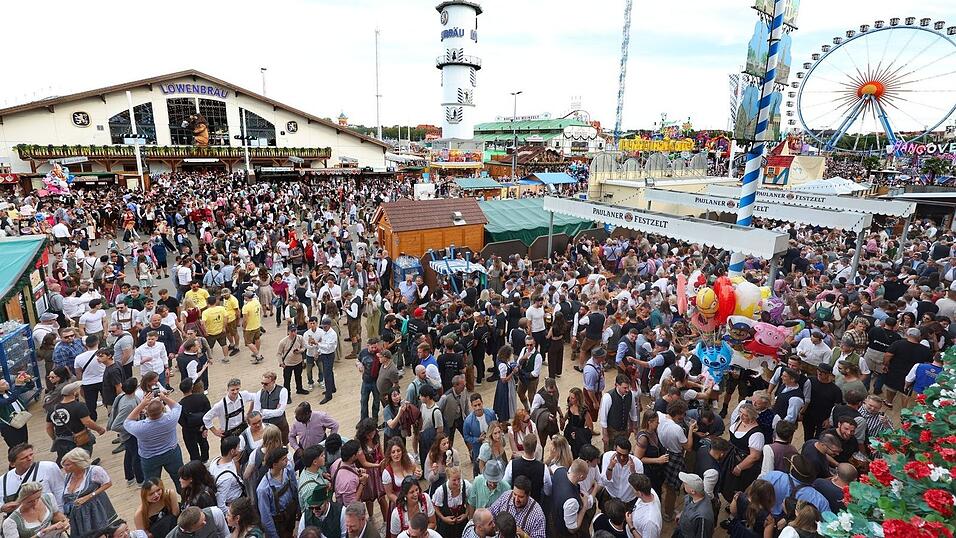 Die Polizei auf dem Oktoberfest sucht einen Ordner - Verdacht: Körperverletzung. (Illustration) Die Polizei auf dem Oktoberfest sucht einen Ordner - Verdacht: Körperverletzung. (Illustration)