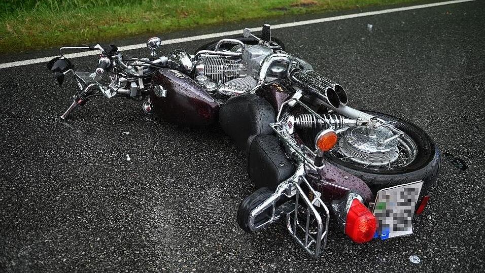 Für den 74-jährigen Motorradfahrer kam jede Hilfe zu spät. Für den 74-jährigen Motorradfahrer kam jede Hilfe zu spät.