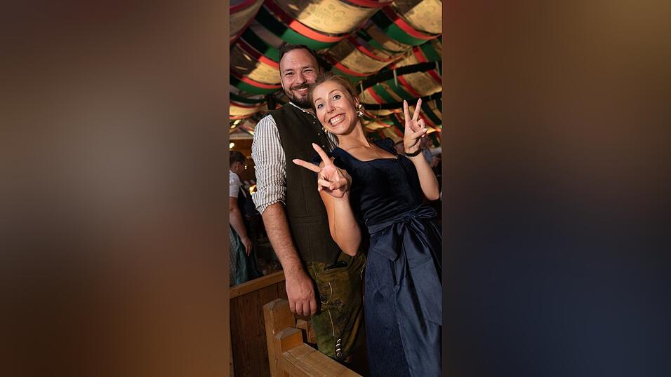 Als die Kapelle Josef Menzl am Montag, 10. August, im Festzelt Weckmann aufspielte, war die Stimmung ausgelassen. Als die Kapelle Josef Menzl am Montag, 10. August, im Festzelt Weckmann aufspielte, war die Stimmung ausgelassen.