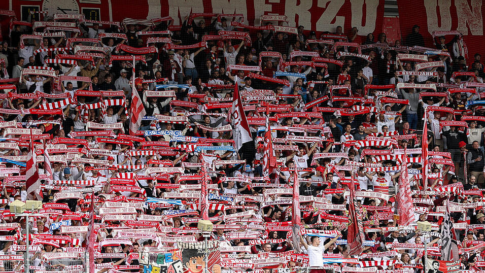 Auch wenn die Ergebnisse zuletzt zu wünschen übrig ließen, lockt der SSV Jahn Regensburg die Fußballfans in die Stadt.