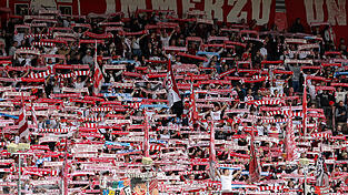 Auch wenn die Ergebnisse zuletzt zu wünschen übrig ließen, lockt der SSV Jahn Regensburg die Fußballfans in die Stadt.