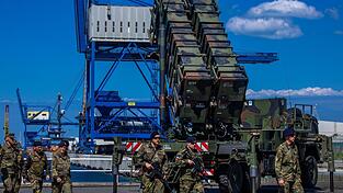 Ein Patriot-Flugabwehrsystem bei einer Bundeswehr&uuml;bung - in dem System sind auch Vincorion-Komponenten verbaut.