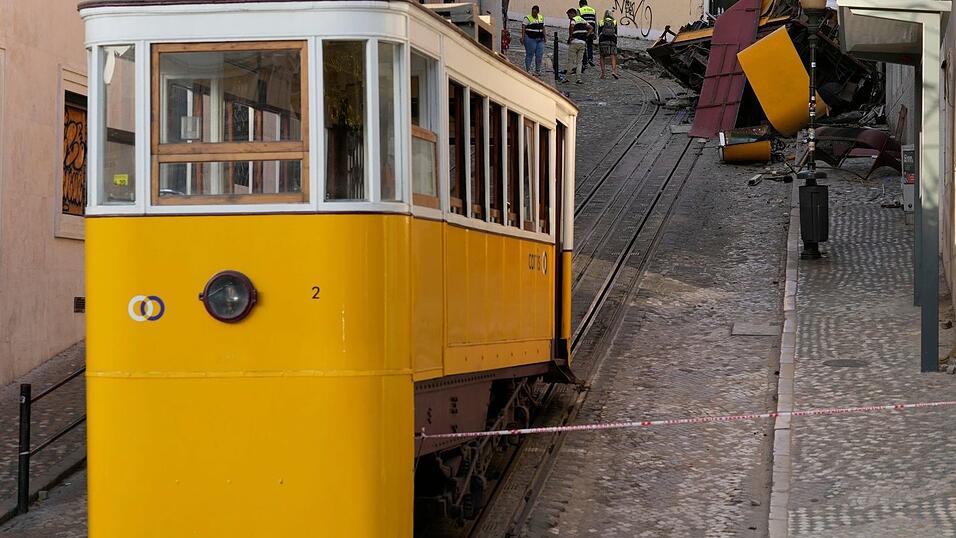 Die historische Standseilbahn aus dem 19. Jahrhundert ist eine der wichtigsten Touristenattraktionen der portugiesischen Hauptstadt Lissabon