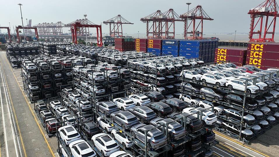 Chinesische Elektro- und Hybridautos für den Export. Die Stromer werden von der EU mit Zöllen belegt. (Archivbild) Chinesische Elektro- und Hybridautos für den Export. Die Stromer werden von der EU mit Zöllen belegt. (Archivbild)