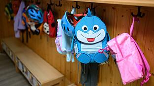 Bayerns Kita-Landschaft hat ein Geldproblem. Der St&auml;dtetag warnt vor einer dauerhaften Schieflage und sieht auch die Eltern in der Pflicht. (Symbolbild)