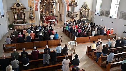 Gut besucht war der Festgottesdienst anlässlich der 50 Jahrfeier des Seniorenclubs Eichendorf. Gut besucht war der Festgottesdienst anlässlich der 50 Jahrfeier des Seniorenclubs Eichendorf.