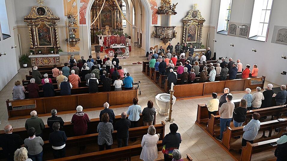 Gut besucht war der Festgottesdienst anlässlich der 50 Jahrfeier des Seniorenclubs Eichendorf. Gut besucht war der Festgottesdienst anlässlich der 50 Jahrfeier des Seniorenclubs Eichendorf.