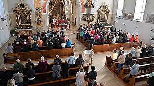 Gut besucht war der Festgottesdienst anlässlich der 50 Jahrfeier des Seniorenclubs Eichendorf. Gut besucht war der Festgottesdienst anlässlich der 50 Jahrfeier des Seniorenclubs Eichendorf.