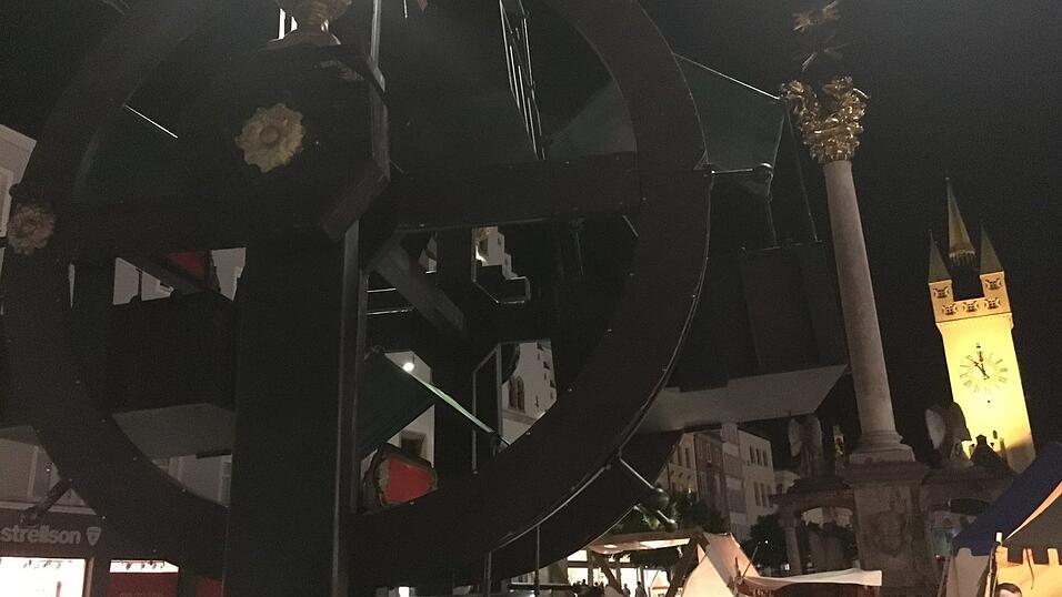 Der Straubinger Stadtplatz wird am Wochenende ganz in mittelalterliches Flair getaucht. Die schönsten Schnappschüsse haben wir für Sie zusammengestellt. Der Straubinger Stadtplatz wird am Wochenende ganz in mittelalterliches Flair getaucht. Die schönsten Schnappschüsse haben wir für Sie zusammengestellt.