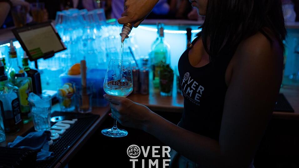 Auch am zweiten Volksfestfreitag schauten viele G&auml;ste im Overtime vorbei.