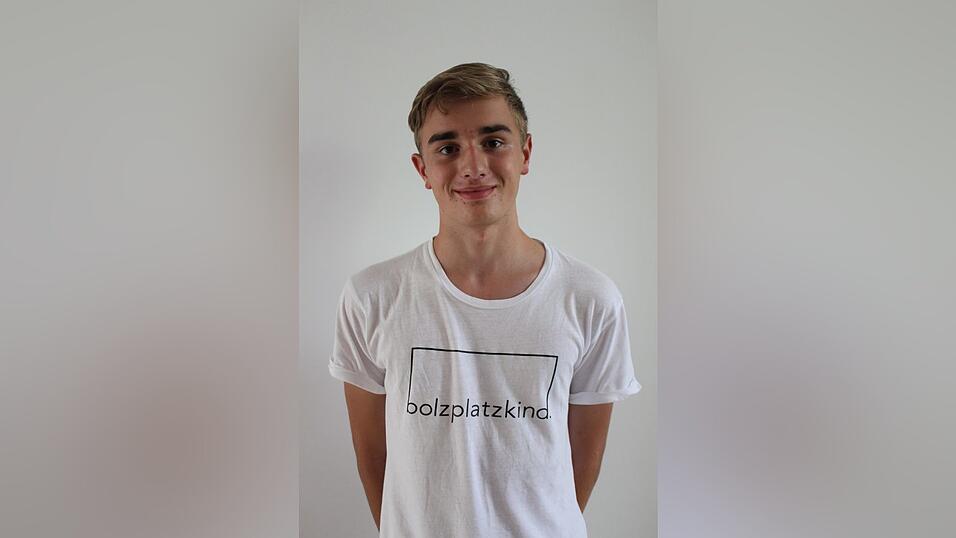 Julian Altmann, 16, aus Aiterhofen: 'Am heftigsten fand ich den verkabelten Patienten auf der Intensivstation. Es muss schlimm sein, keine Kontrolle &uuml;ber seinen K&ouml;rper zu haben. Die Patienten k&ouml;nnen nichts tun, auch nicht auf die Toilette gehen. Ich kann mir nicht vorstellen, im Krankenhaus zu arbeiten. Ich h&auml;tte zu viele Ber&uuml;hrungs&auml;ngste. Ich war &uuml;berrascht, dass es manchmal 40 Minuten dauert, bis ein Verletzter im Schockraum ankommt.'