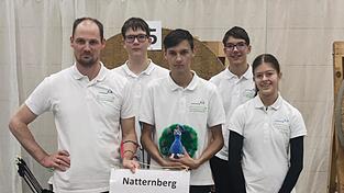Die Natternberger Mannschaft: (v.l.) Thomas Knödlseder, András Zavaschi, David Deininger, Bálint Zavaschi und Elena Stettmer (es fehlt Trainer Jürgen Altendorf).