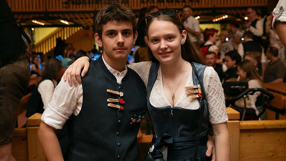 Die Partybilder vom Montag, 18. August, aus dem Festzelt Nothaft. Die Partybilder vom Montag, 18. August, aus dem Festzelt Nothaft.