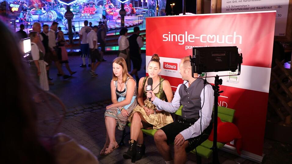 Die Eindrücke der Single-Couch in Bildern, aufgenommen am Freitag, 10. August. Die Eindrücke der Single-Couch in Bildern, aufgenommen am Freitag, 10. August.