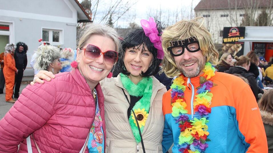 Viele Faschings-Fans haben sich am Samstag den Umzug in Langenbach angesehen. Viele Faschings-Fans haben sich am Samstag den Umzug in Langenbach angesehen.