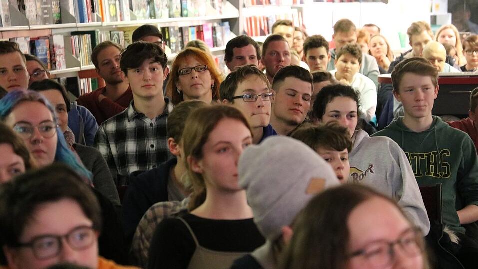 Viele junge Zuh&ouml;rer kamen zum Talk. Die erreicht Mirko Drotschmann auch mit seinen YouTube-Videos.