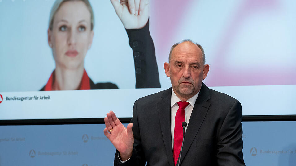 BA-Chef Detlef Scheele (Archivfoto) meldet 'rasant steigende Zahlen bei den Antr&auml;gen auf Kurzarbeit'.