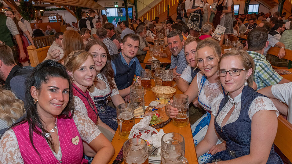 Die Partybilder vom Sonntag, 13. August 2023, aus dem Festzelt Nothaft. Die Partybilder vom Sonntag, 13. August 2023, aus dem Festzelt Nothaft.
