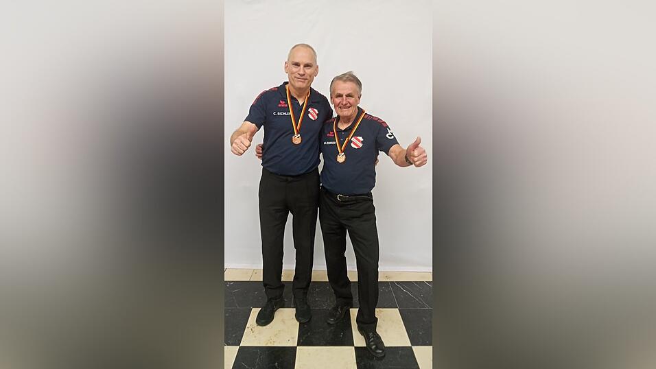 Freuten sich über den Gewinn der Bronzemedaille bei der Deutschen Meisterschaft: Christian Bichler (l.) und Wolfgang Zenkner. Freuten sich über den Gewinn der Bronzemedaille bei der Deutschen Meisterschaft: Christian Bichler (l.) und Wolfgang Zenkner.