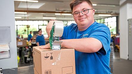 Sebastian Egle arbeitet in den Bruder-Konrad-Werkst&auml;tten in Mitterfels.