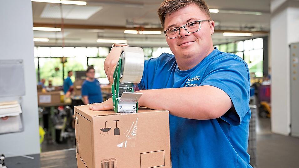 Sebastian Egle arbeitet in den Bruder-Konrad-Werkst&auml;tten in Mitterfels.