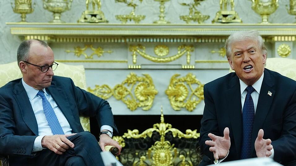 Trump (r.) attackierte Merz verbal auf seiner Plattform Truth Social. (Archivbild) Trump (r.) attackierte Merz verbal auf seiner Plattform Truth Social. (Archivbild)
