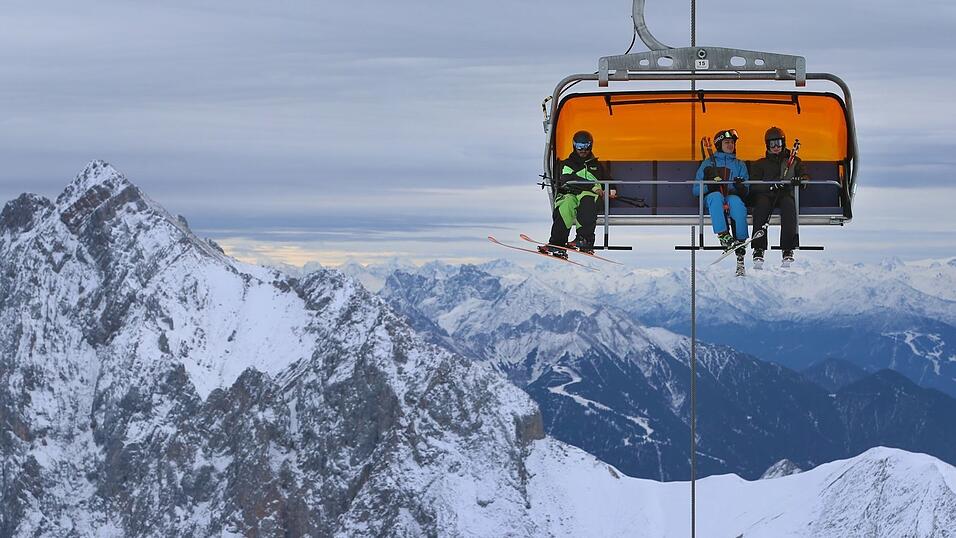 Bald startet der Skibetrieb auch an der Zugspitze. (Archivbild) Bald startet der Skibetrieb auch an der Zugspitze. (Archivbild)