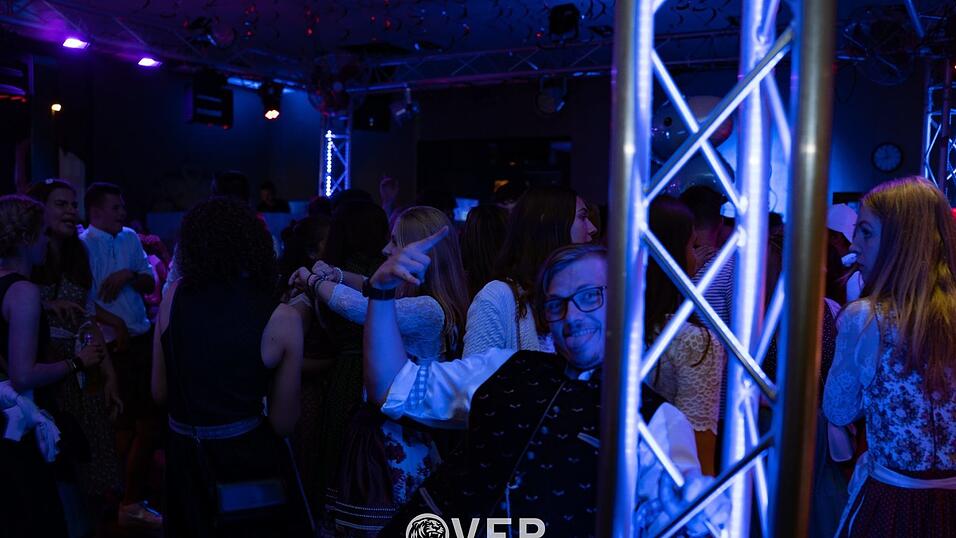 Auch am zweiten Volksfestfreitag schauten viele G&auml;ste im Overtime vorbei.