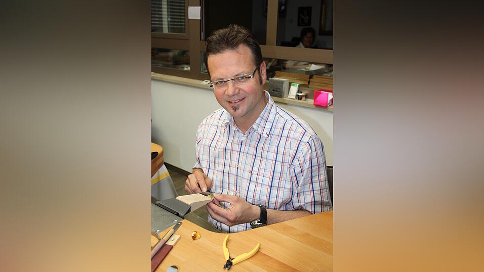 Andreas Rei&szlig;m&uuml;ller ist seit 19 Jahren Goldschmiedemeister. (Foto: Pfeffer)