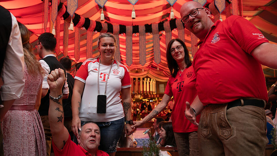 Die Partybilder vom Sonntag, 17. August, aus dem Festzelt Wenisch. Die Partybilder vom Sonntag, 17. August, aus dem Festzelt Wenisch.