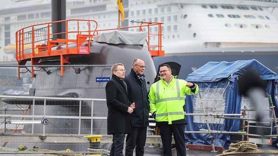 Der mögliche künftige Kanzler Friedrich Merz (CDU, Mitte) hatte sich bei einem Besuch im Januar positiv zu einem Einstieg des Bundes geäußert. (Archivbild) Der mögliche künftige Kanzler Friedrich Merz (CDU, Mitte) hatte sich bei einem Besuch im Januar positiv zu einem Einstieg des Bundes geäußert. (Archivbild)