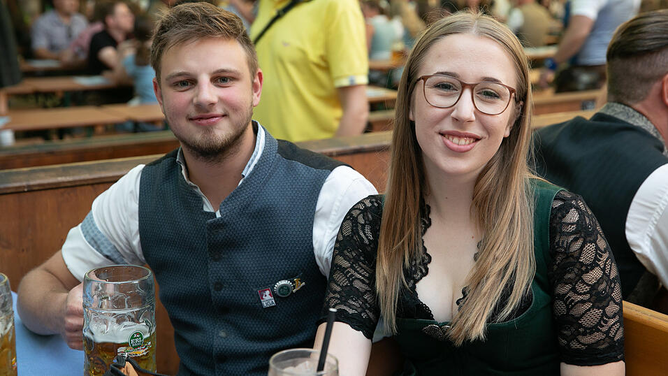 Die Partybilder vom Montag, 18. August, aus dem Festzelt Wenisch. Die Partybilder vom Montag, 18. August, aus dem Festzelt Wenisch.