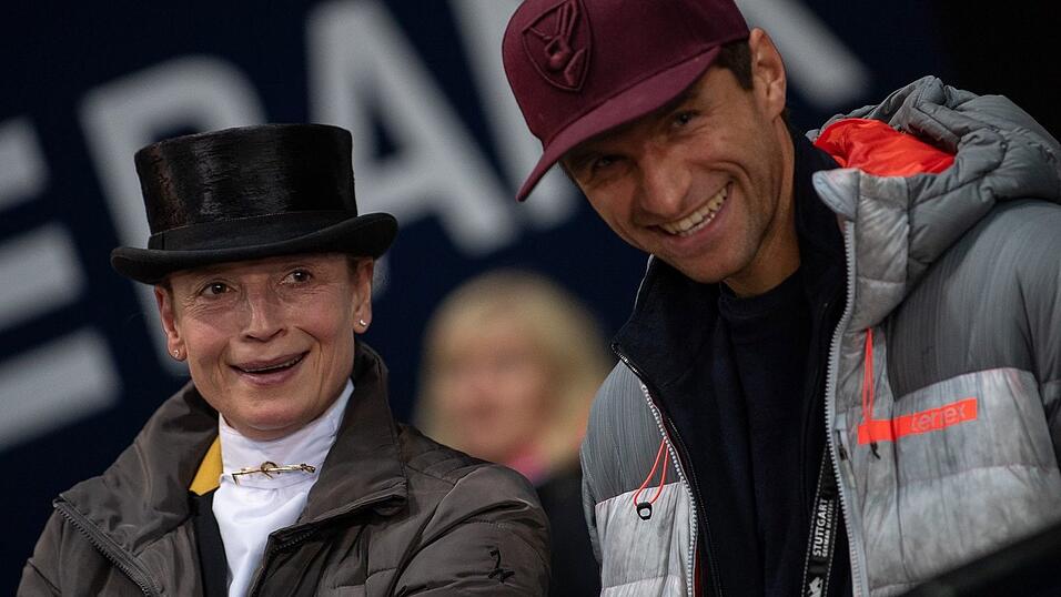 Isabell Werth (l) ist Trainerin von Lisa Müller, der Frau von Thomas Müller. (Archiv)