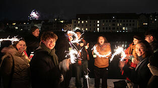 Viele Regensburger feierten gemeinsam den Jahreswechsel. Viele Regensburger feierten gemeinsam den Jahreswechsel.