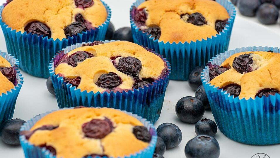 So sehen die fertigen Blaubeermuffins aus.