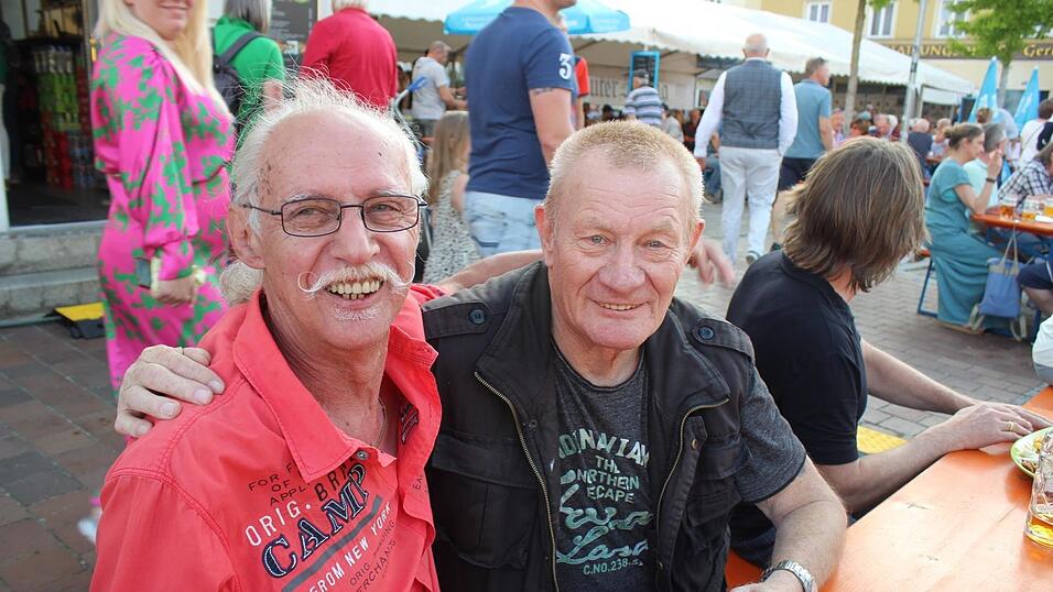 Viele Landshuter genossen ihren Freitagabend auf dem Bismarckplatzfest.