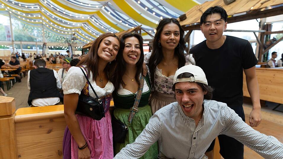 Die Partybilder vom Sonntag, 9. August, aus dem Festzelt Reisinger. Die Partybilder vom Sonntag, 9. August, aus dem Festzelt Reisinger.