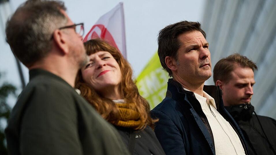 Grüne, Linke und SPD müssen bei ihren Sondierungsgesprächen noch einige Hürden nehmen. Grüne, Linke und SPD müssen bei ihren Sondierungsgesprächen noch einige Hürden nehmen.